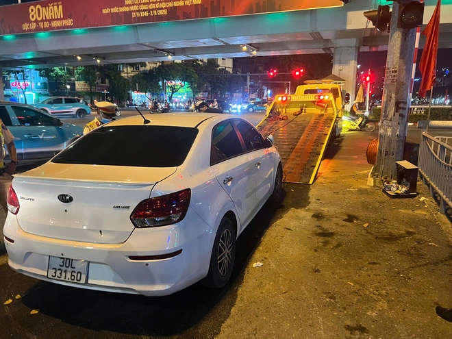 CSGT toàn quuốc xuyên đêm kiểm tra nồng độ cồn trên nhiều tuyến đường - Ảnh 7.