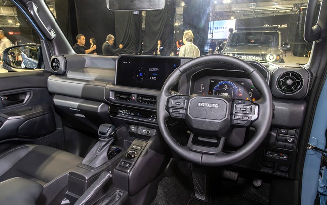 Ngắm Toyota Land Cruiser FJ 2026 ngoài đời thực, dân off-road mê mẩn - Ảnh 6.