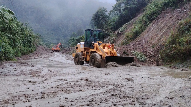 Khắc phục sạt lở tuyến đường đèo Lò Xo: Dốc toàn lực "đánh cao điểm" cuối cùng - Ảnh 8.