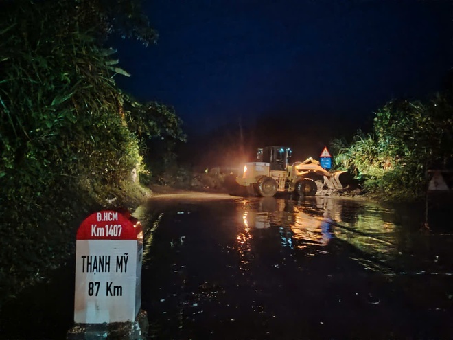 Khắc phục sạt lở tuyến đường đèo Lò Xo: Dốc toàn lực "đánh cao điểm" cuối cùng - Ảnh 5.