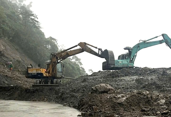 Khắc phục sạt lở tuyến đường đèo Lò Xo: Dốc toàn lực "đánh cao điểm" cuối cùng - Ảnh 4.