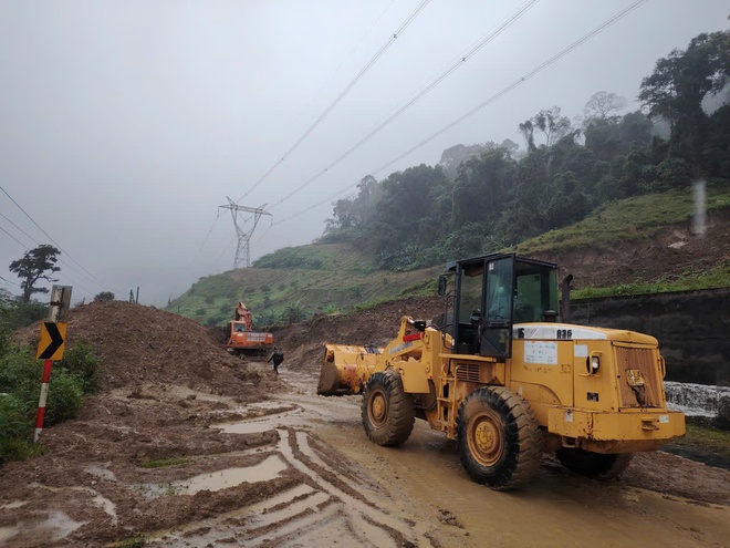 Khắc phục sạt lở tuyến đường đèo Lò Xo: Dốc toàn lực "đánh cao điểm" cuối cùng - Ảnh 3.