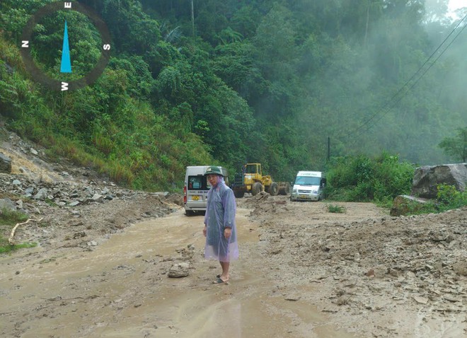 Đà Nẵng, Quảng Ngãi: Sạt lở, ngập lụt nhiều tuyến quốc lộ khiến giao thông tê liệt - Ảnh 5.
