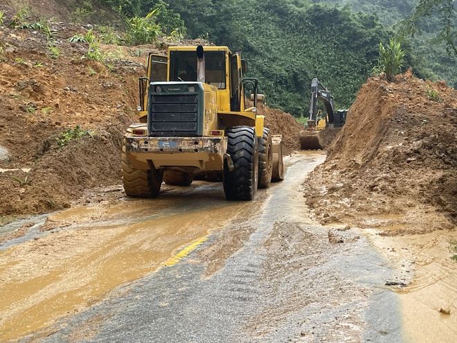 Thái nguyên: 07 tuyến đường quốc lộ, 38 tuyến đường tỉnh bị thiệt hại do mưa lớn nhiều ngày - Ảnh 3.