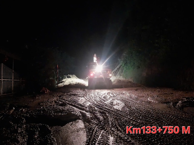 Nỗ lực thông đường sau bão - Ảnh 3.