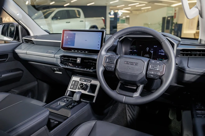 Ảnh thực tế Toyota Hilux 2026 bản thuần điện - Ảnh 4.