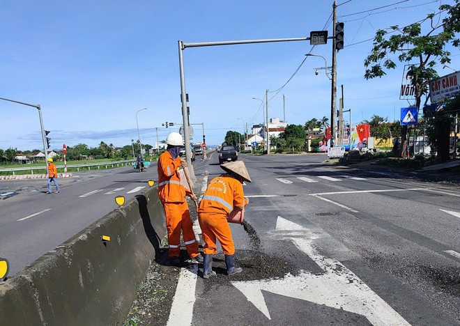 Căng sức đảm bảo giao thông tuyến QL1: Giữ mạch giao thông an toàn, thông suốt - Ảnh 12.