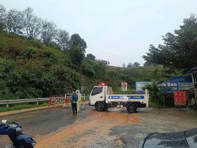 Nhiều tuyến đường đèo tại khu vực miền Trung Tây Nguyên xảy ra sạt lở nghiêm trọng- Ảnh 3. Nhiều tuyến đường đèo tại khu vực miền Trung Tây Nguyên xảy ra sạt lở nghiêm trọng- Ảnh 3.