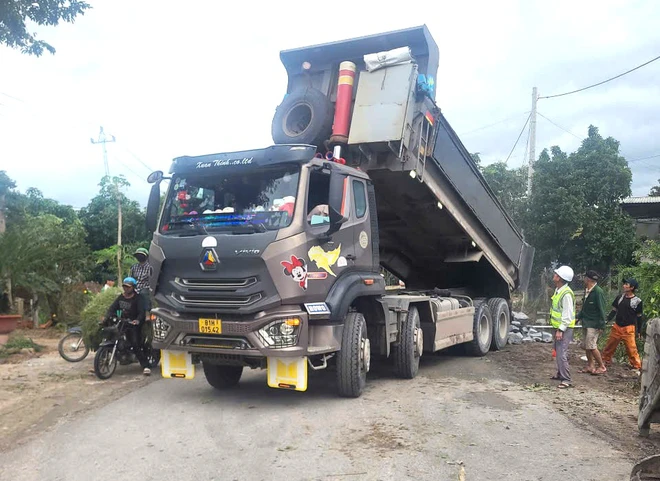 Mưa lũ, sạt lở lịch sử ở Nam Trung bộ: Canh đường, đảm bảo giao thông, phục vụ cứu hộ cứu nạn - Ảnh 11.