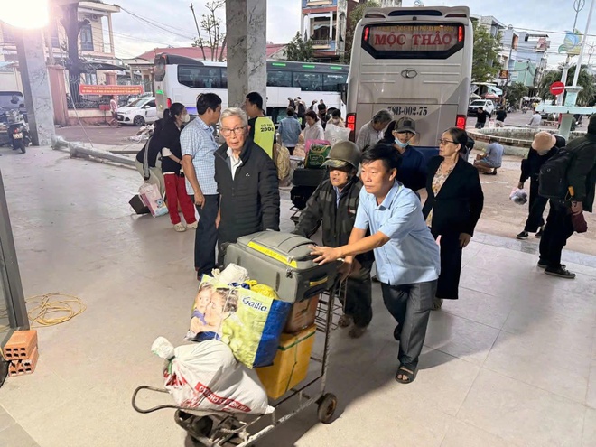 41 đoàn tàu khách phải dừng chạy do mưa lũ ở Nam Trung Bộ- Ảnh 2.