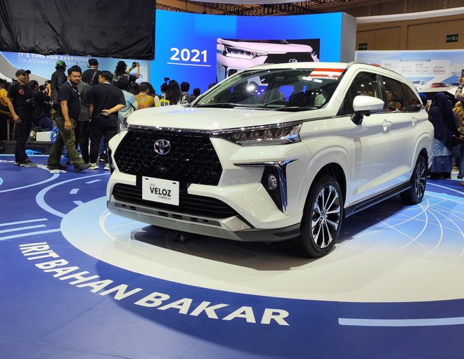 Ảnh thực tế Toyota Veloz Cross hybrid vừa ra mắt - Ảnh 3.