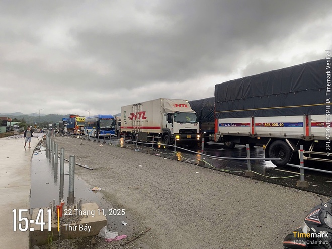 Điều phối giao thông qua hầm Đèo Cả bảo đảm an toàn trong mùa mưa lũ - Ảnh 1.