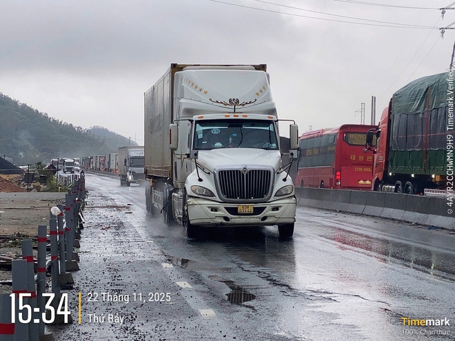 Điều phối giao thông qua hầm Đèo Cả bảo đảm an toàn trong mùa mưa lũ - Ảnh 2.