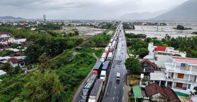 Điều phối giao thông qua hầm Đèo Cả bảo đảm an toàn trong mùa mưa lũ - Ảnh 4.