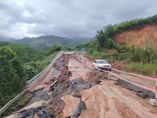 Video toàn cảnh sụt lở trên tuyến QL27C qua đèo Khánh Lê nối Khánh Hoà - Lâm Đồng - Ảnh 2.