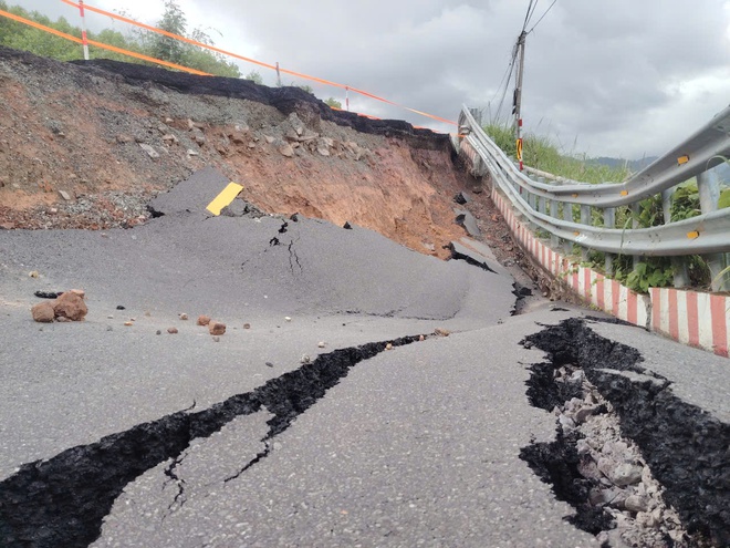 Video toàn cảnh sụt lở trên tuyến QL27C qua đèo Khánh Lê nối Khánh Hoà - Lâm Đồng - Ảnh 9.
