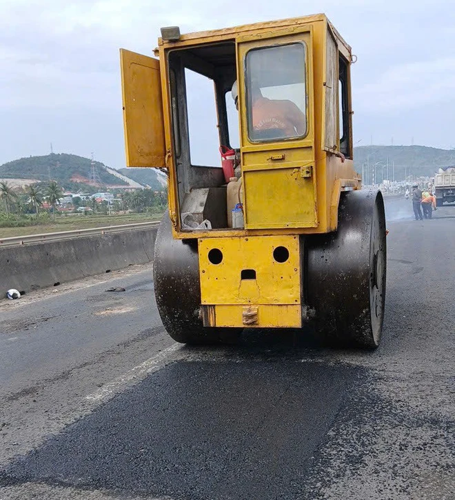 Cận cảnh khắc phục hư hỏng mặt đường, đảm bảo ATGT trên QL1, QL1D - Ảnh 15.