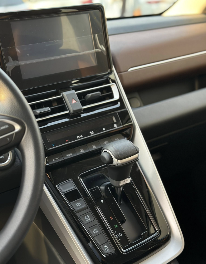 Toyota Innova Cross bản giá rẻ về đại lý, phân khúc MPV 7 chỗ nóng bỏng cuối năm - Ảnh 4.