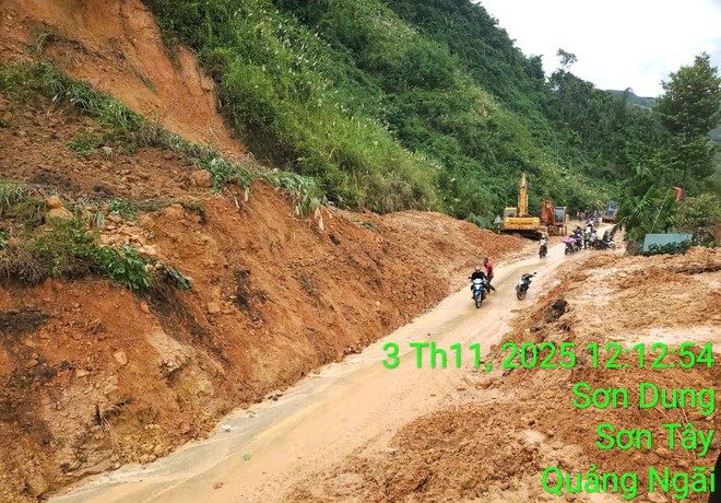 Sạt lở nghiêm trong trên tuyến Trường Sơn Đông: 84 điểm sạt lở taluy, với 3 điểm đứt đường - Ảnh 9.