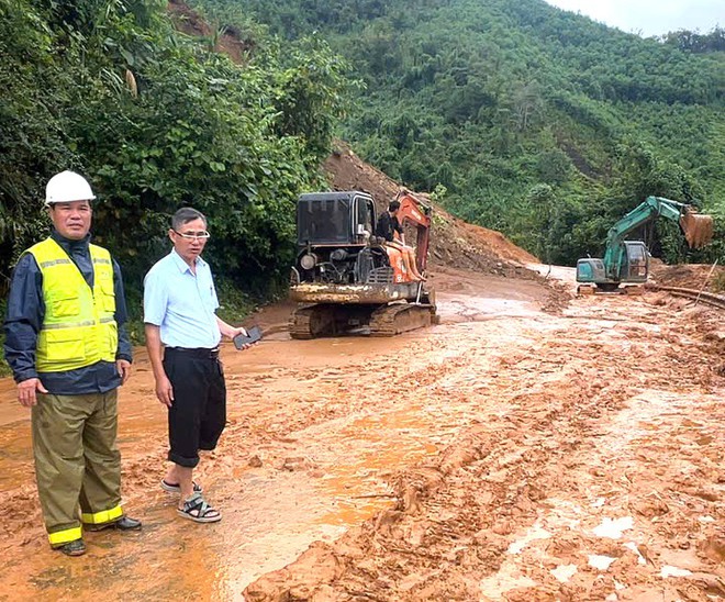 Sạt lở nghiêm trong trên tuyến Trường Sơn Đông: 84 điểm sạt lở taluy, với 3 điểm đứt đường - Ảnh 7.