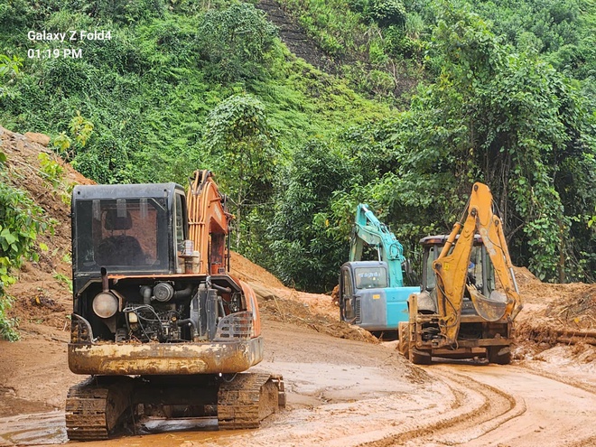 Sạt lở nghiêm trong trên tuyến Trường Sơn Đông: 84 điểm sạt lở taluy, với 3 điểm đứt đường - Ảnh 8.