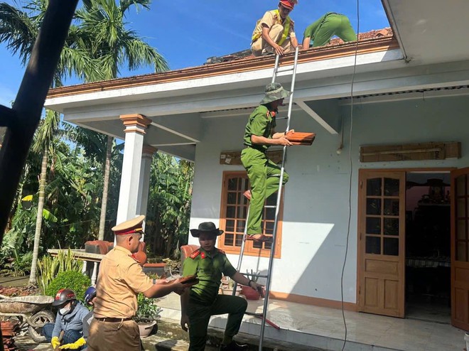 Quảng Ngãi: Hợp sức khắc phục hậu quả mưa bão, đảm bảo ATGT - Ảnh 17.