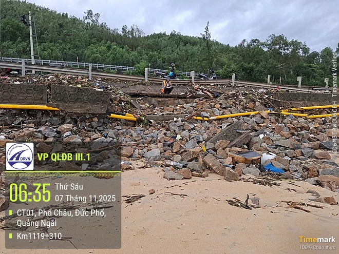 Video: Trắng đêm khắc phục hậu quả bão số 13, đảm bảo giao thông- Ảnh 11. Video: Trắng đêm khắc phục hậu quả bão số 13, đảm bảo giao thông- Ảnh 11.