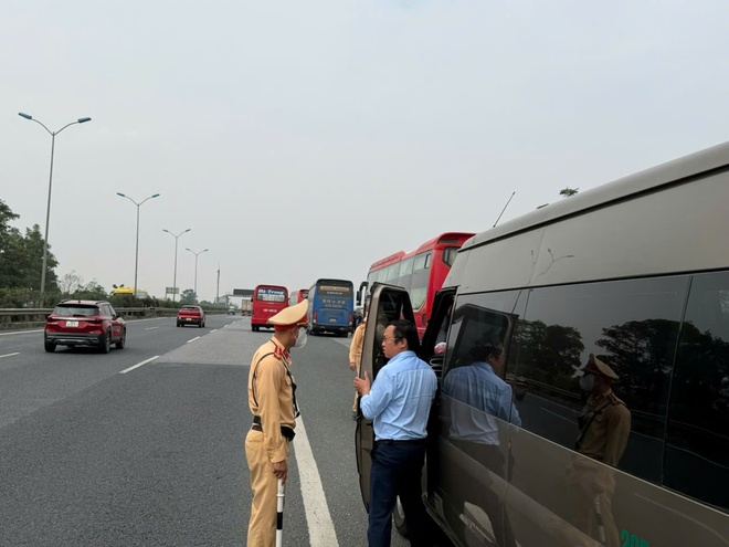 CSGT kiểm soát hơn 1 nghìn ô tô khách trên các tuyến cao tốc - Ảnh 3.