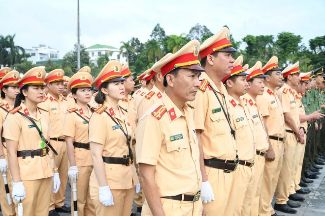 CSGT toàn quốc mở cao điểm bảo đảm trật tự ATGT, bảo vệ an toàn tuyệt đối Đại hội XIV - Ảnh 1.