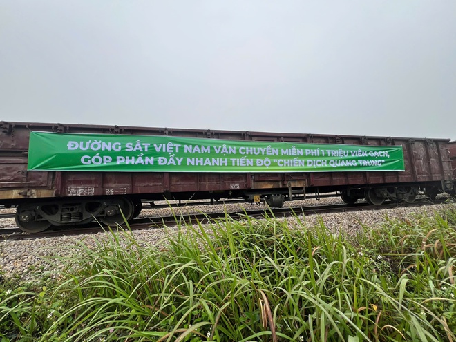 Đường sắt miễn phí vận chuyển 1 triệu viên gạch hỗ trợ xây dựng nhà ở tại miền Trung- Ảnh 1. Đường sắt miễn phí vận chuyển 1 triệu viên gạch hỗ trợ xây dựng nhà ở tại miền Trung- Ảnh 1.