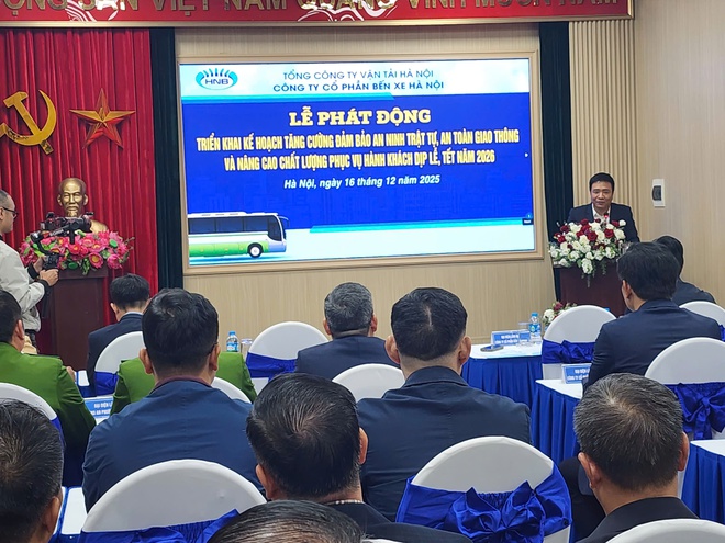 Hà Nội nâng cao phục vụ hành khách dịp cuối năm- Ảnh 1. Hà Nội nâng cao phục vụ hành khách dịp cuối năm- Ảnh 1.