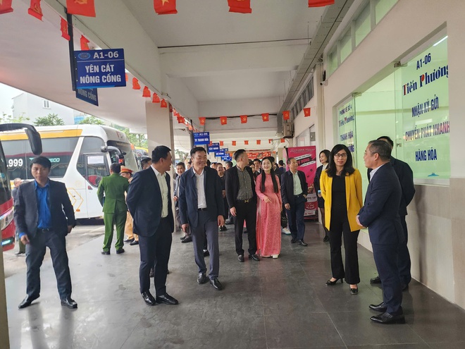 Hà Nội nâng cao phục vụ hành khách dịp cuối năm- Ảnh 4. Hà Nội nâng cao phục vụ hành khách dịp cuối năm- Ảnh 4.