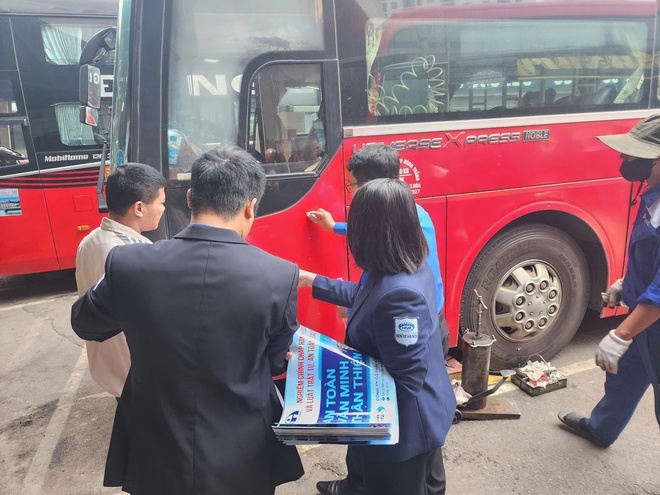 Hà Nội nâng cao phục vụ hành khách dịp cuối năm- Ảnh 5. Hà Nội nâng cao phục vụ hành khách dịp cuối năm- Ảnh 5.