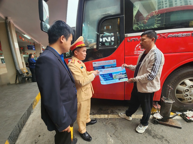 Hà Nội nâng cao phục vụ hành khách dịp cuối năm- Ảnh 8. Hà Nội nâng cao phục vụ hành khách dịp cuối năm- Ảnh 8.