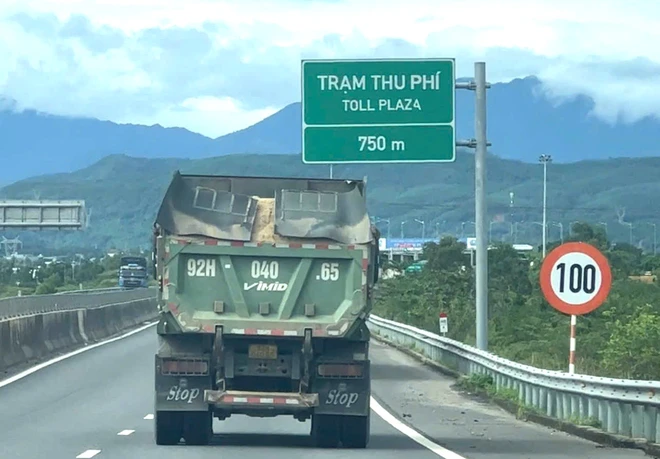 Xe chở cát "cao như núi" rầm rập trên tuyến cao tốc Đà Nẵng-Quảng Ngãi, QL14B - Ảnh 3.