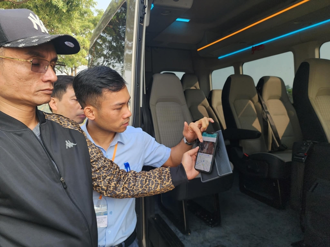 Hà Nội kiểm tra các điều kiện an toàn xe ô tô khách đưa đón học sinh - Ảnh 1.