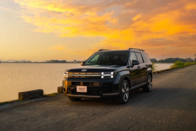 Hyundai Santa Fe hybrid chốt giá 1,369 tỷ đồng ở Việt Nam- Ảnh 1. Hyundai Santa Fe hybrid chốt giá 1,369 tỷ đồng ở Việt Nam- Ảnh 1.