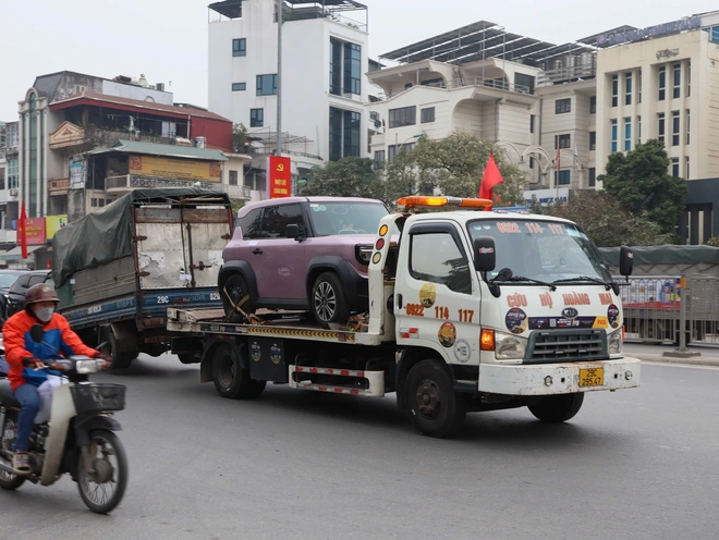 Hà Nội: Trong bến phát tờ rơi tuyên truyền, ngoài đường CSGT tuần tra xử lý xe khách - Ảnh 8.