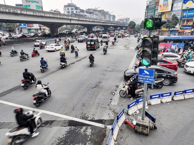 CSGT vận hành điều khiển đèn tín hiêu giao thông đảm bảo trật tự ATGT - Ảnh 2.