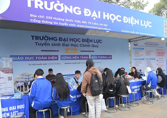 Gian hàng EPU đón đông đảo học sinh và phụ huynh Bắc Ninh- Ảnh 3.