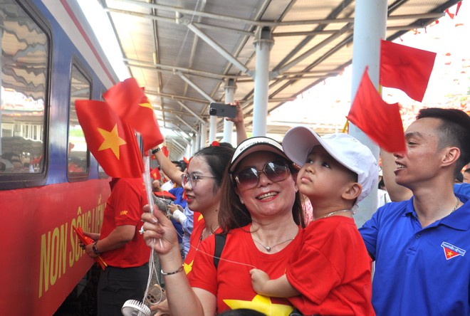 Đón đôi tàu Thống nhất non sông tại Ga Đà Nẵng - Ảnh 10.
