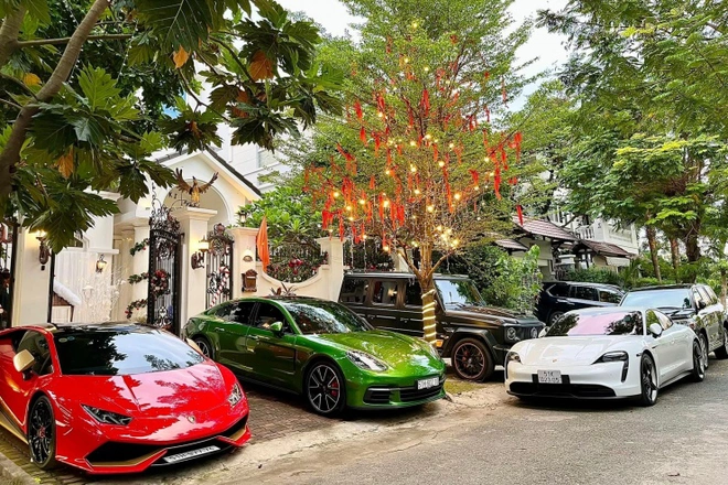 Loạt siêu xe trăm tỷ của vợ chồng Đoàn Băng Di - Ảnh 6.