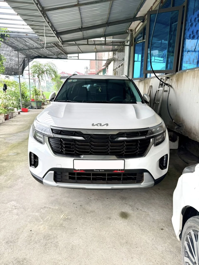 Lăn bánh 293 km, KIA Seltos bán lại giá khó tin - Ảnh 1.