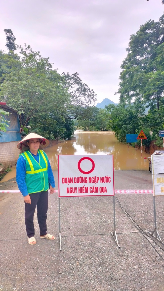 Thái Nguyên: Nhiều tuyến đường nước lũ vẫn dâng cao, có nơi ngập khoảng 2m- Ảnh 1.