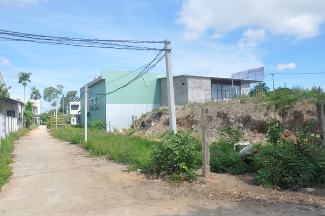 Quảng Nam: Dân tiếp tục cản trở việc rào đóng hộ lan, đảm bảo ATGT tuyến QL1 - Ảnh 6.