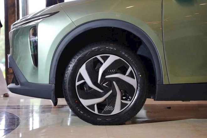 “Sờ” VinFast Limo Green thực tế, phân khúc MPV 7 chỗ càng “nóng” - Ảnh 3.