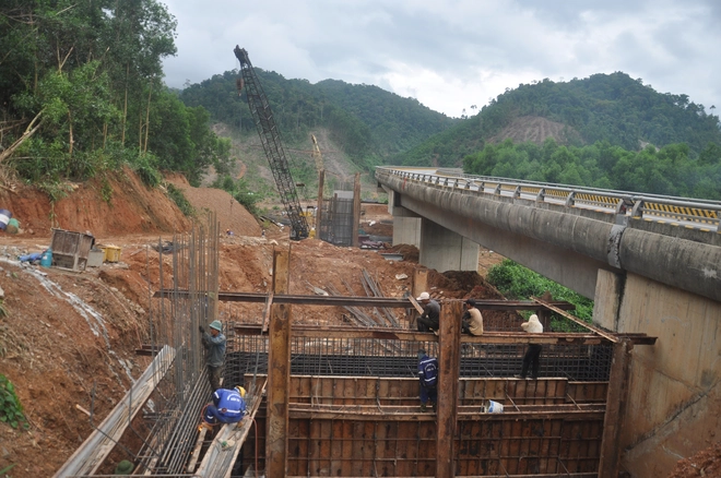 Có sẵn mặt bằng, nhà thầu tổng lực thi công cao tốc La Sơn - Hoà Liên - Ảnh 16.