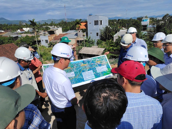Dân cản trở thi công cao tốc Quảng Ngãi-Hoài Nhơn, lãnh đạo tỉnh Quảng Ngãi đến hiện trường chỉ đạo "nóng" - Ảnh 2.