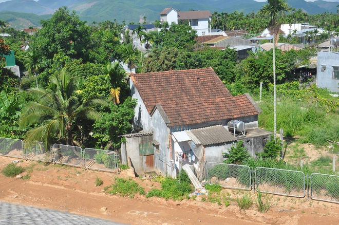Dân cản trở thi công cao tốc Quảng Ngãi-Hoài Nhơn, lãnh đạo tỉnh Quảng Ngãi đến hiện trường chỉ đạo "nóng" - Ảnh 5.