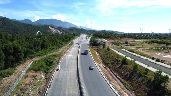 Thứ trưởng Nguyễn Việt Hùng kiểm tra thi công cao tốc Hoà Liên-Tuý Loan - Ảnh 5.
